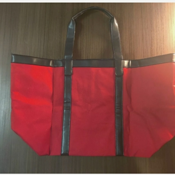 VICTORIA'S SECRET RED/BLACK STUDDED FRINGE  XL CHRISTMAS TOTE GETEAWAY BAG - Picture 2 of 4